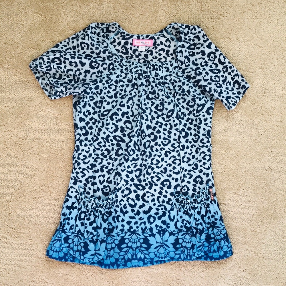 💙KOI BY KATHY PETERSON SCRUB TOP💙